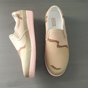 Size 8 hunter slip ons